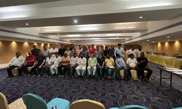 ଆମକୁ ସାହାରା ଦେଲ, ଏବେ ବନ୍ୟା ପାଇଁ ୫୧ ଲକ୍ଷ ଟଙ୍କା ନିଅ: ଆସାମ ବନ୍ୟା ପୀଡିତଙ୍କୁ ସାହାଯ୍ୟ ପାଇଁ ସହାୟତା ଘୋଷଣା କଲେ ସିନ୍ଦେ ଗୋଷ୍ଠୀ