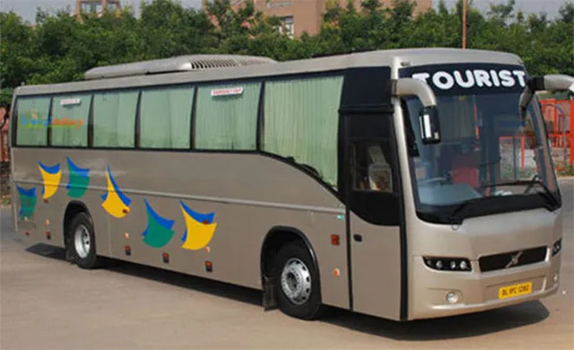 ୧୯ରୁ ଗଡ଼ିବନି ଟୁରିଷ୍ଟ ବସ୍‌, ଷ୍ଟିୟରିଂ ଛାଡ଼ ଡାକରା ଦେଲେ ଟୁରିଷ୍ଟ ବସ୍‌ କର୍ମଚାରୀ