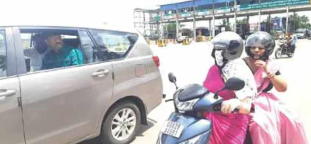 ବିଳମ୍ବରେ ସ୍କୁଲ୍‌ ଆସିଲେ, ମନ୍ତ୍ରୀଙ୍କ ହାବୁଡ଼ରେ ପଡ଼ିଲେ