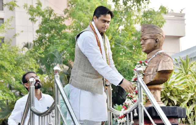 ନେତାଜୀ ଜନ୍ମସ୍ଥାନ ସଂଗ୍ରହାଳୟ ପରିଦର୍ଶନ କ‌ଲେ କେନ୍ଦ୍ରମନ୍ତ୍ରୀ