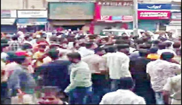 ପୁଲିସ-ଆନ୍ଦୋଳନକାରୀ ମୁହାଁମୁହିଁ: ଦାୟିତ୍ବରେ ଅବହେଳା ପାଇଁ ଏଏସ୍‌ଆଇ, ଏସଏଚଓ ନିଲମ୍ବିତ