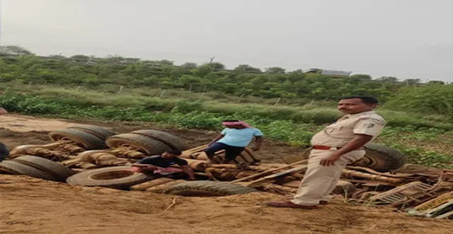 ବନ୍ଧ ତଳକୁ ଓଲଟିଲା ହାଇୱା