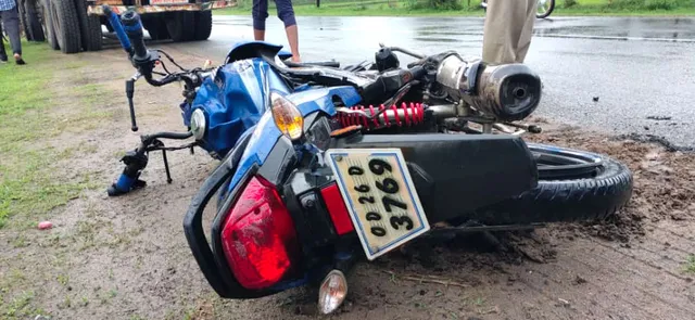 ବାଇକରେ ୫ ଜଣ ଯାଉଥିବା ବେଳେ ଟ୍ରକ୍ ସହ ମୁହାଁମୁହିଁ ଧକ୍କା,  ଶିଶୁ ସମେତ ୪ ଜଣଙ୍କର ମୃତ୍ୟୁ