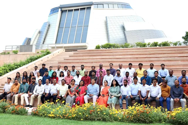 ଦିଲ୍ଲୀରେ ପ୍ରବାସୀ ଓଡ଼ିଆ ଛାତ୍ରଛାତ୍ରୀଙ୍କ ସହ ପ୍ରଧାନମନ୍ତ୍ରୀ ସଂଗ୍ରହାଳୟ ପରିଦର୍ଶନ କଲେ ବୈଜୟନ୍ତ ପଣ୍ଡା।