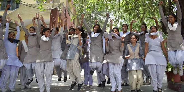 ସିବିଏସ୍‌ଇ ୧୦ମ ପରୀକ୍ଷା ଫଳ : ସମ୍ବଲପୁରରେ ଛାତ୍ରଛାତ୍ରୀଙ୍କ ଭଲ ପ୍ରଦର୍ଶନ