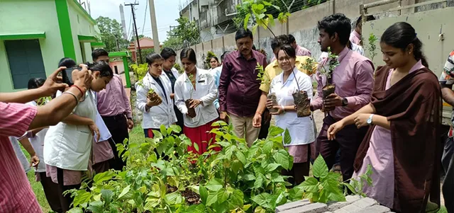 ସମ୍ବାଦ ସାହିତ୍ୟଘର ଓ ହୋମିଓପ୍ୟାଥିକ ମେଡ଼ିକାଲ କଲେଜର ଚାରାରୋପଣ