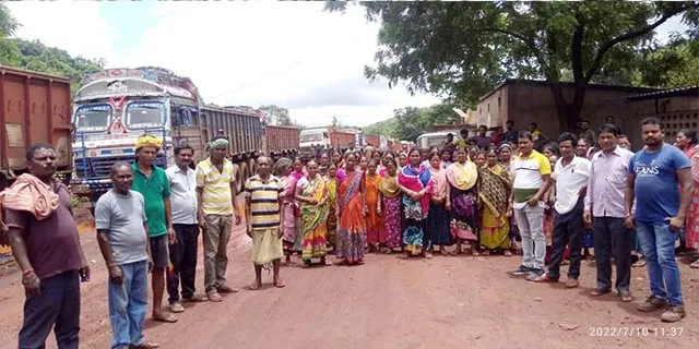 ରାସ୍ତାରେ ଟ୍ରକ ପାର୍କିଂକୁ ବିରୋଧ