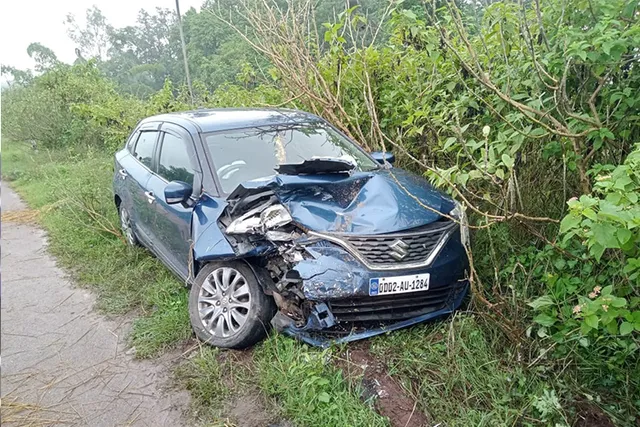 କାର୍‌-ପିକ୍‌ଅପ୍‌ ଭ୍ୟାନ ଧକ୍କା; ୭ ଆହତ