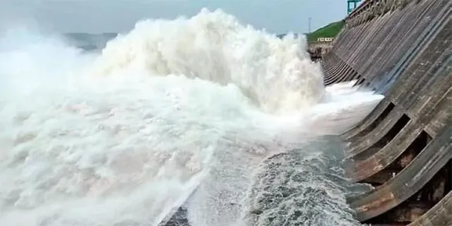 ହୀରାକୁଦର ୫ଟି ଗେଟ୍ ଖୋଲା