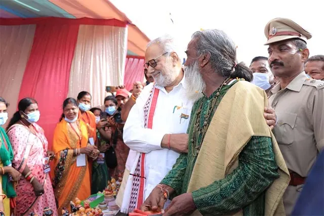 ଶାନ୍ତିକାନନରେ ବ୍ୟାସକବିଙ୍କୁ ଶ୍ରଦ୍ଧାସୁମନ ଅର୍ପଣ କଲେ ରାଜ୍ୟପାଳ