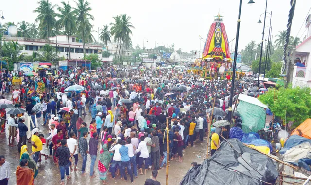 ଚାରି ଦିନ ଫସି ରହିଲା ବଳଦେବଜିଉଙ୍କ ବ୍ରହ୍ମ ତାଳଧ୍ବଜ, ଖାମଖିଆଲ ମନୋଭାବ, ସମନ୍ବୟ ଅଭାବ ଯୋଗୁଁ ବିଭ୍ରାଟ!