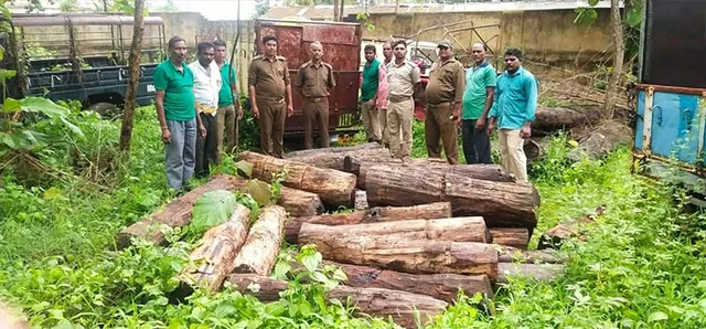 ପିକ୍‌ଅପ୍‌ ଭ୍ୟାନ୍‌ ସହ ୨୫ କେନ୍ଦୁଗଣ୍ଡି ଜବତ, ୨ ଅଟକ