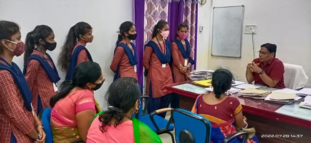 ଆଦିବାସୀ ଛାତ୍ରୀଙ୍କୁ ପ୍ରିନ୍ସିପାଲଙ୍କ ଜାତିଆଣ ନିର୍ଯାତନା, ଜିଲ୍ଲାପାଳଙ୍କୁ ଅଭିଯୋଗ