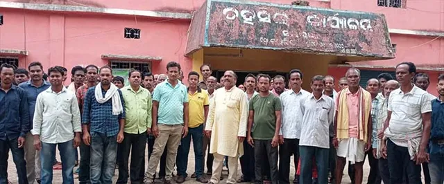 ଫସଲ ବୀମା ସହାୟତା ପାଇଁ ତହସିଲଦାରଙ୍କୁ ଦାବିପତ୍ର