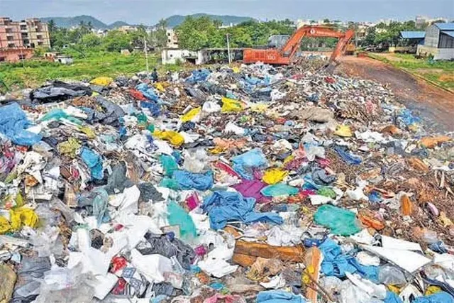 କର୍ମୀ ସମ୍ମିଳନୀରେ ଡମ୍ପିଂୟାର୍ଡ ନିଆଁ