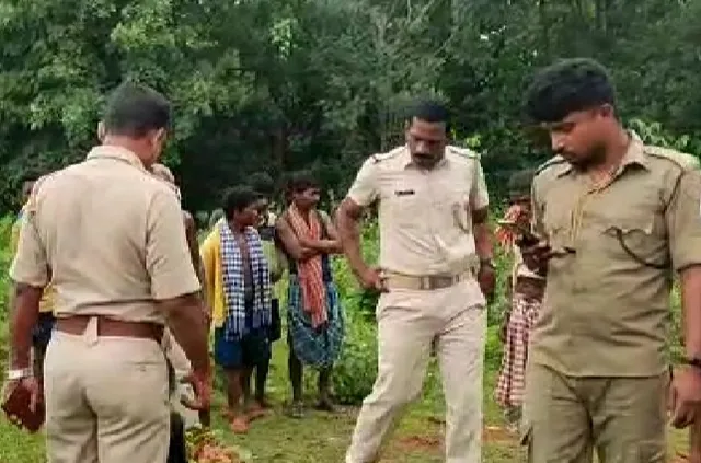 ମାନବିକତା ଭୁଲିଗଲେ: ଅନ୍ୟ ଜାତିର ବିବାହ କରିଥିଲେ ବୋଲି ମୃତକଙ୍କ ଶବକୁ ଛୁଇଁଲେନି ପରିବାର ଓ ଗ୍ରାମବାସୀ