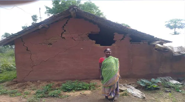 କାନ୍ଥ କଣା କରି ଧାନ ଖାଇଗଲା ହାତୀ