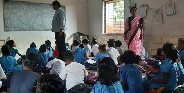 ନୂଆପଡ଼ାରେ ଶିକ୍ଷା ବ୍ୟବସ୍ଥାର ବିକଳ ଚିତ୍ର, ଗୋଟିଏ କୋଠରିରେ ୫ ଶ୍ରେଣୀର ୬୨ ଛାତ୍ରଛାତ୍ରୀ