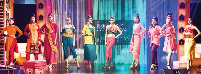 ଆଇଏନ୍‌ଆଇଏଫ୍‌ଡିର ଓଡ଼ିଶା ହେରିଟେଜ୍ ଆୱାର୍ଡସ୍ ଓ ନବ୍ୟତା-୨୦୨୨, ମନମୋ‌ହିଲା ଫ୍ୟାସନ୍‌ ସୋ’