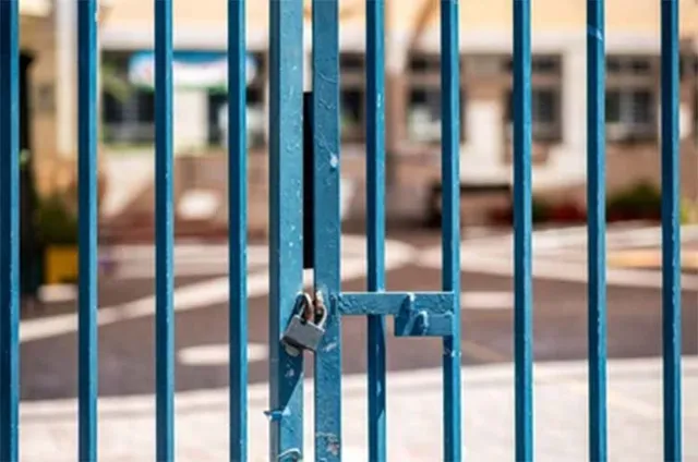 ଶିକ୍ଷକ ନିଯୁକ୍ତି ଦାବିରେ ସ୍କୁଲରେ ତାଲା