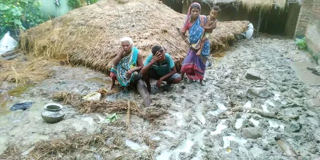 ଲଗାଣ ବର୍ଷାରେ କାନ୍ଥ ଭାଙ୍ଗିଲା, ଛପର ଧରାଶାୟୀ