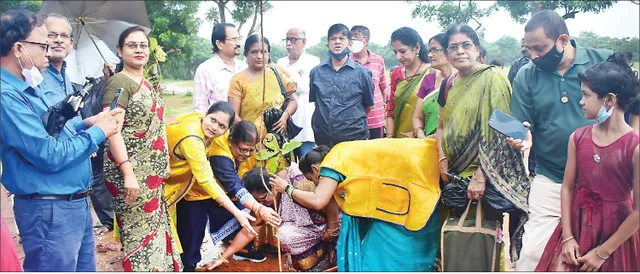 ସମାଜ ପାଇଁ ‘ଅନ୍ୟମନସ୍କ’ ହେବାର ସମୟ ଆସିଛି