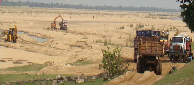 ବ୍ରାହ୍ମଣୀ-କେଲୁଅରୁ ବେଆଇନ ବାଲି ଲୁଟ୍‌