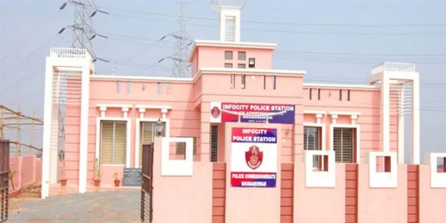 ଫିଲ୍ମ ଷ୍ଟାଇଲ୍‌ରେ ମା’ ଛୁଆଙ୍କୁ ଅପହରଣ, ସ୍ବାମୀର ଦୁର୍ଘଟଣା କଥା କହି କାର୍‌ରେ ନେଇଗଲା