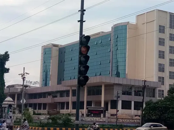 ରାଜ୍ୟ ସରକାରଙ୍କ ସମ୍ପତ୍ତି ଜବତ: ନିର୍ମାଣ ସୌଧରେ ଚଢ଼ଉ, ତଣ୍ଡ ଗଣିବେ ୧୦୦ କୋଟି