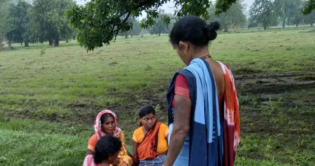 ଗାଁକୁ ଗଲାନି ଆମ୍ବୁଲାନ୍ସ, ରାସ୍ତା ପାର୍ଶ୍ବରେ ସନ୍ତାନ ଜନ୍ମ ଦେଲେ ମହିଳା