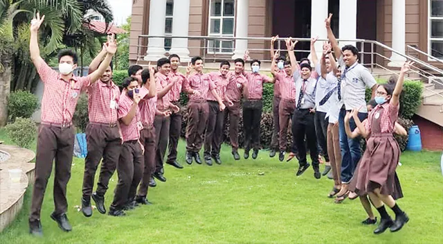 ଭୁବନେଶ୍ବରରେ ସିବିଏସ୍‌ଇ ପରୀକ୍ଷା ଫଳକୁ ନେଇ ଖୁସିର ମାହୋଲ