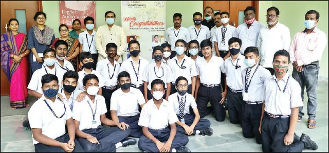 ୟୁନିଟ-୮ ବାଳକ ଉଚ୍ଚ ବିଦ୍ୟାଳୟର ଦଶମ ଶ୍ରେଣୀ କୃତୀ ଛାତ୍ରଙ୍କୁ ସମ୍ବର୍ଦ୍ଧନା