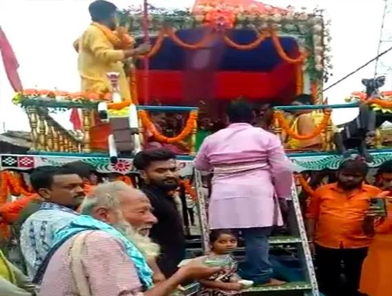 ରଥପଥରେ  ମୁସଲିମ ଗାଇଲେ ଭଜନ