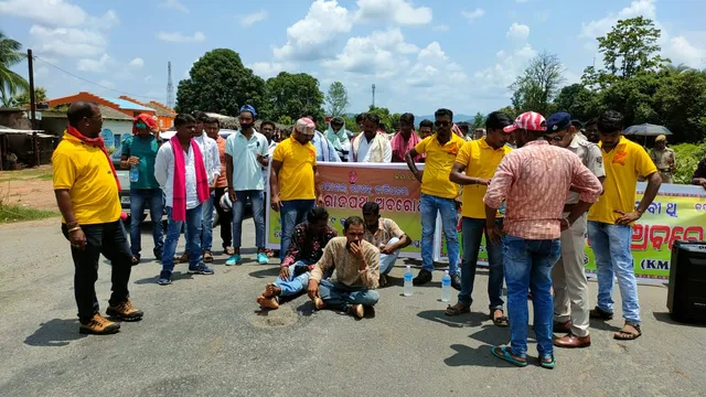 କୋଶଲ ରାଜ୍ୟ ଦାବିରେ ରାଜପଥ ଅବରୋଧ