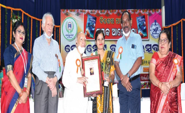 ହେଲ୍ପମେଟ୍‌ର ବାର୍ଷିକୋତ୍ସବ ‘ଜାଗ୍ରତ ହେଉ ଭାଷା ପ୍ରୀତି’; ଓଡ଼ିଶାବାସୀ ଓଡ଼ିଆ କହିଲେ ଭାଷା ମରିବ ନାହିଁ: ଦେବୀପ୍ରସନ୍ନ