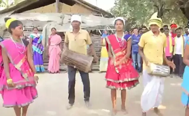 ମହାରାଷ୍ଟ୍ରରେ ନାଚ ଗୀତରେ ଉତ୍ସବ ମନାଇଲେ ଆଦିବାସୀ
