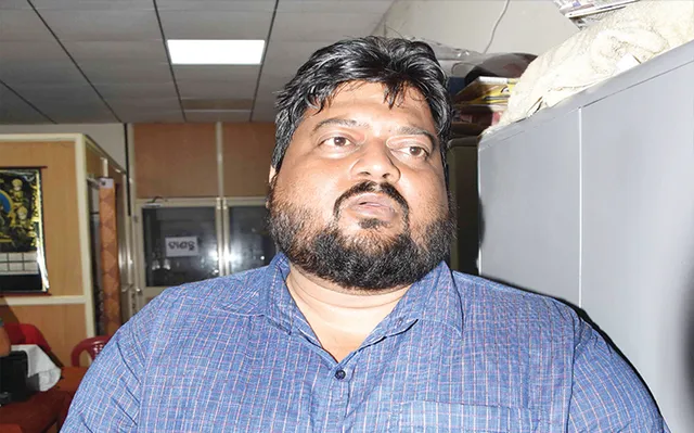 କ୍ୟାବିନ୍‌ ଦେବା ନାଁରେ ଲକ୍ଷାଧିକ ଟଙ୍କା ଠକେଇ, ନକଲି ବିଏମ୍‌ସି ମ୍ୟାନେଜର୍‌ ଗିରଫ