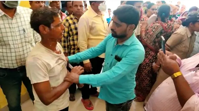 ପରଜଙ୍ଗ: ଜିଲ୍ଲାପାଳଙ୍କ ଜନ ଅଭିଯୋଗ ଶୁଣାଣି ଶିବିରରେ ଏଲିଫ୍ୟାଣ୍ଟ ସ୍କ୍ୱାର୍ଡଙ୍କ କିରାସିନ ଢାଳି ଆତ୍ମହତ୍ୟା ଉଦ୍ୟମ