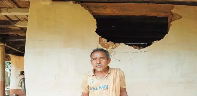 କାନ୍ଥ କଣା କରି ଚାଉଳ ଖାଇଲେ ହାତୀ