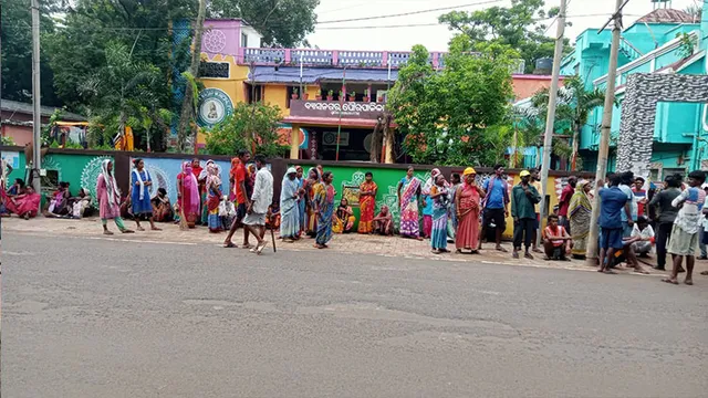 ପାରିଶ୍ରମିକ ଦାବିରେ ପୌର ସଫେଇ ଶ୍ରମିକଙ୍କ ଧାରଣା