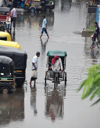 ବର୍ଷାରେ ବେହାଲ୍‌ କଟକ, ଖପୁରିଆ ଶିଳ୍ପାଞ୍ଚଳରେ ଆଣ୍ଠୁଏ ପାଣି