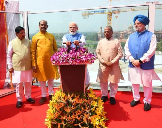 ନୂଆ ସଂସଦ ଭବନ ଉପରେ ଅଶୋକ ସ୍ତମ୍ଭର ଉଦଘାଟନ କଲେ ମୋଦୀ, କାର୍ଯ୍ୟକ୍ରମକୁ ଡକାଯାଇନଥିବାରୁ କଂଗ୍ରେସ ଖପ୍ପା