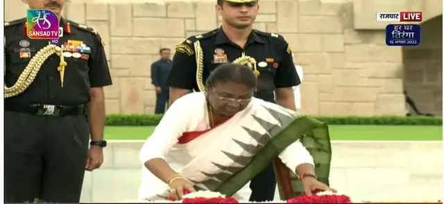 ଶପଥ ଗ୍ରହଣ ପୂର୍ବରୁ ରାଜଘାଟ ଯାଇ ଗାନ୍ଧୀଜୀଙ୍କ ସମାଧିସ୍ଥଳରେ ଶ୍ରଦ୍ଧାଞ୍ଜଳି ଅର୍ପଣ କଲେ ଦ୍ରୌପଦୀ ମୁର୍ମୁ