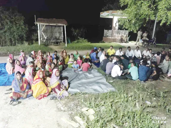 ସରପଞ୍ଚ ସମର୍ଥକଙ୍କ ପକ୍ଷରୁ ଧାରଣା, ସରପଞ୍ଚଙ୍କ ସ୍ବାମୀ ଓ ପୂର୍ବତନ ସରପଞ୍ଚଙ୍କ ସ୍ବାମୀଙ୍କୁ ଆକ୍ରମଣ!