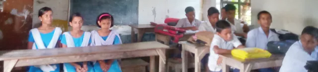 ୭୯ ବର୍ଷର ବିଦ୍ୟାଳୟ, ଭଙ୍ଗା ଘରେ ପାଠ ପଢା