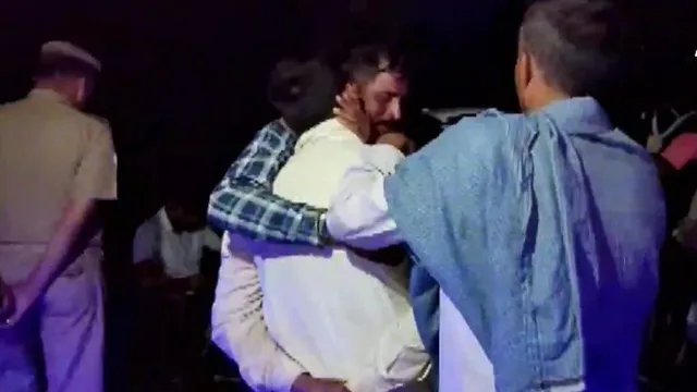 ଉତ୍ତର ପ୍ରଦେଶର ହାଥରସ୍‌ରେ କାଉଡ଼ିଆଙ୍କ ଉପରେ ମାଡ଼ିଗଲା ଟ୍ରକ୍‌; ୬ ମୃତ