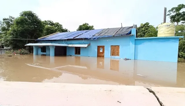 ଫୁଲୁଛି ସାବେରୀ-ସିଲୁର ନଦୀ; ଲଗାଣ ବର୍ଷାରେ ମାଲକାନଗିରି ସୀମାନ୍ତ ବୁଡିଲା, ୩୨୬ ଜାତୀୟ ରାଜପଥ ସଂପୂର୍ଣ୍ଣ ରୂପେ ଠପ୍