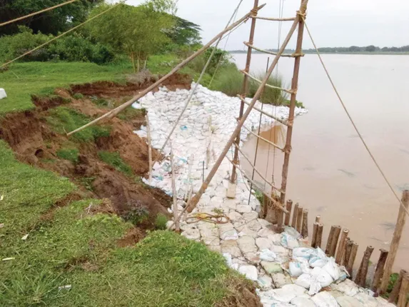 ପଠା ଖାଉଛି ଦେବୀ; ପଥର ବୁରୁଜ ନିର୍ମାଣ ଆଳରେ ଦୁର୍ନୀତି, ପାଣିରେ ପଡ଼ୁଛି କୋଟି କୋଟି ଟଙ୍କା!