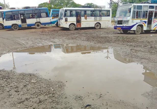 ମୃତ ବ୍ୟକ୍ତିଙ୍କ ମାଲିକାନାରେ ଗଡ଼ୁଛି ବସ୍‌