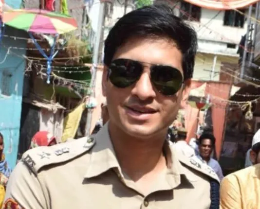 କମିସନରେଟ ପୁଲିସ  କବଜାରେ ୫ଜଣିଆ ଲୁଟେରା ଗ୍ୟାଙ୍ଗ: କୁଖ୍ୟାତ ଠକ ବିକାଶ ସ୍ୱାଇଁ ଗିରଫ